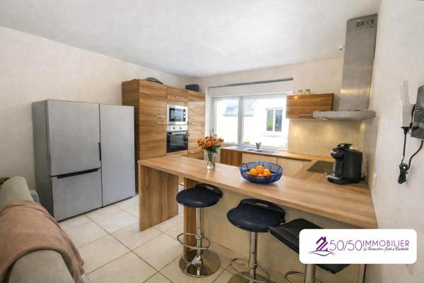 Idéal investisseurs : 2 duplex libres + commerce en place
