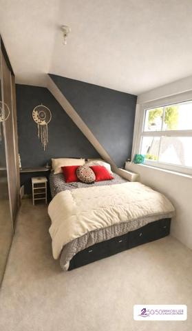Idéal investisseurs : 2 duplex libres + commerce en place
