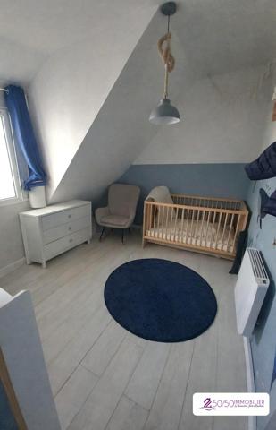 Idéal investisseurs : 2 duplex libres + commerce en place