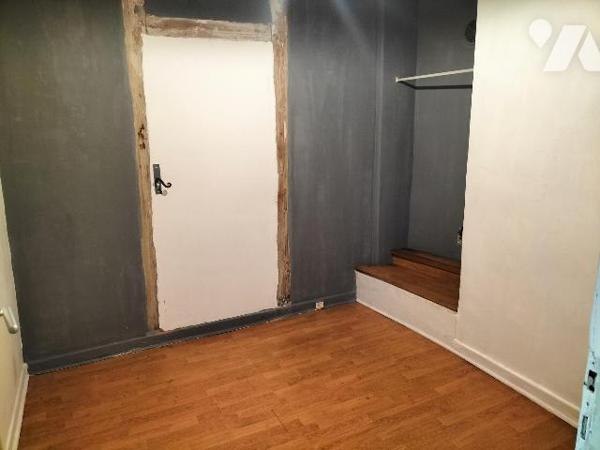 VIENNE. 32 Place Saint Louis.