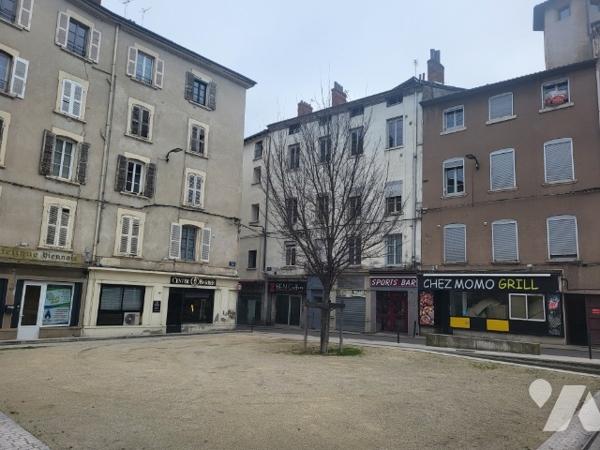 VIENNE. 32 Place Saint Louis.