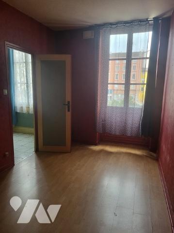 VIENNE. 32 Place Saint Louis.