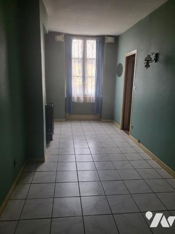 VIENNE. 32 Place Saint Louis.