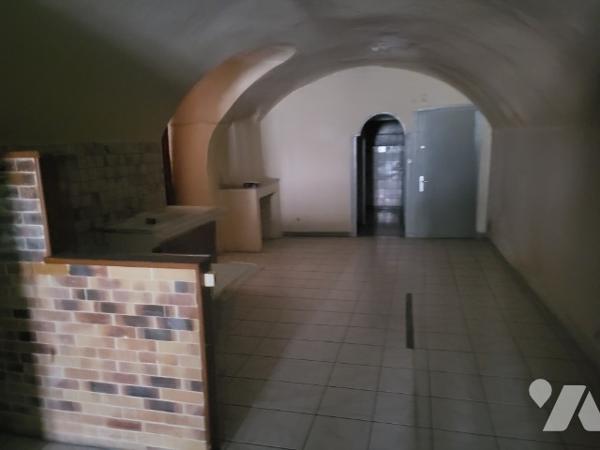 VIENNE. 32 Place Saint Louis.