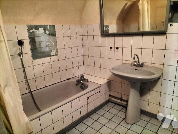 VIENNE. 32 Place Saint Louis.