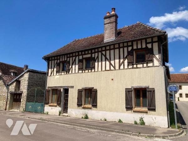 Corps de ferme à vendre à Virey sous Bar (10260), Aube. ANCIEN CORPS DE FERME AVEC DEPENDANCES,...