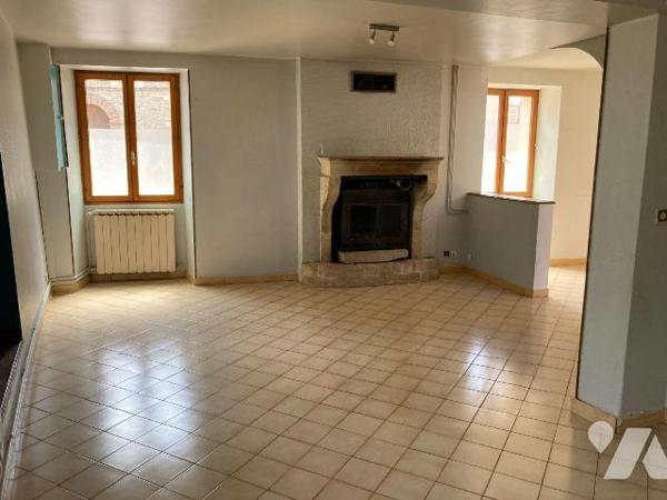 Corps de ferme à vendre à Virey sous Bar (10260), Aube. ANCIEN CORPS DE FERME AVEC DEPENDANCES,...