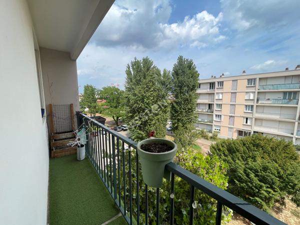 VILLEURBANNE, LES GRATTE-CIEL | T4 DE 70 M² AVEC BALCON, CAVE ET STATIONNEMENT PARTAGÉ