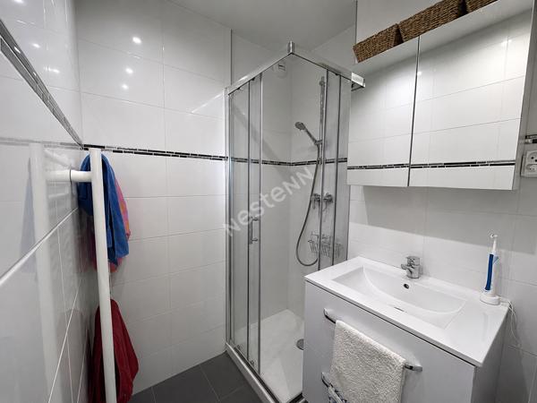 VILLEURBANNE, LES GRATTE-CIEL | T4 DE 70 M² AVEC BALCON, CAVE ET STATIONNEMENT PARTAGÉ