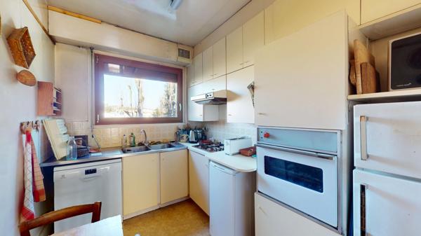 Appartement Chatenay Malabry 5 pièce(s) 103.83m2 ; RER B Robinson ; Calme ; Résidence sécurisée ; Gardien ; Commerces ; Ecoles