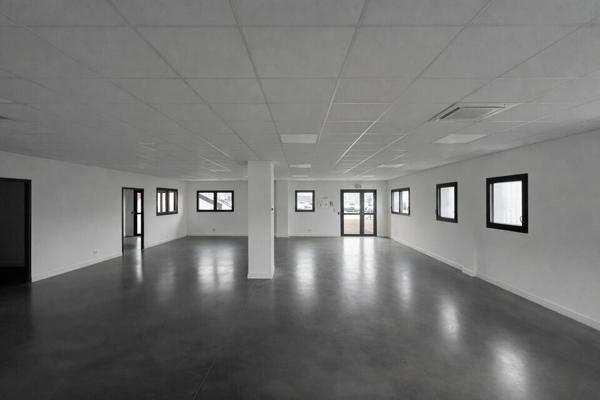 PLATEAU DE BUREAUX 300M2 - ZONE MENDES FRANCE - PARKING PRIVATIF - ACCES A10/A83 NIORT NORD