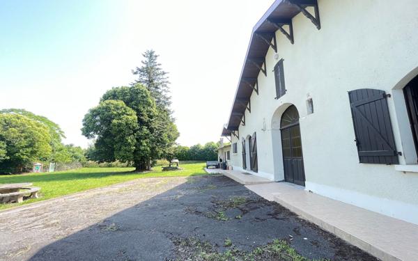 Maison à vendre    8 pièces • 200 m2 Saugnac-et-Cambran