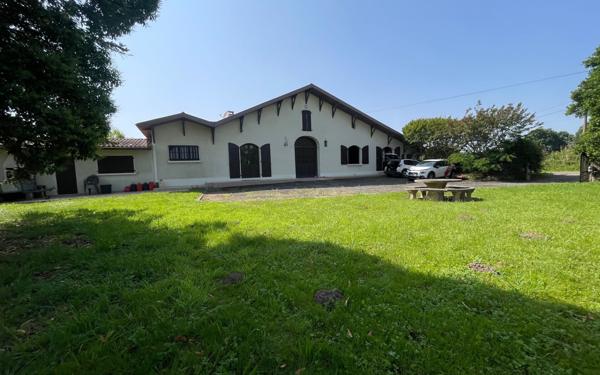 Maison à vendre    8 pièces • 200 m2 Saugnac-et-Cambran