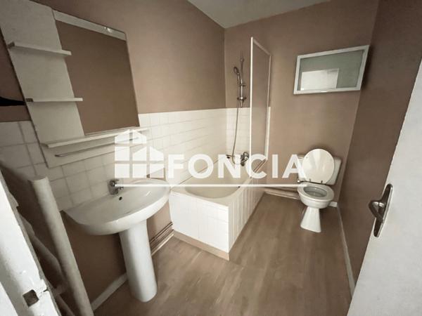 Location Appartement 2 pièces 44.99 m² - 52 RUE DE MESSEI Flers 61100