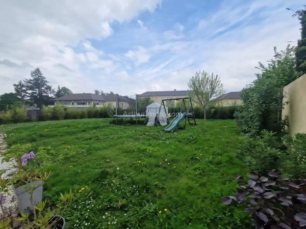 Vente                                                      Maison
                        
                                         270 m2                     à Gisors