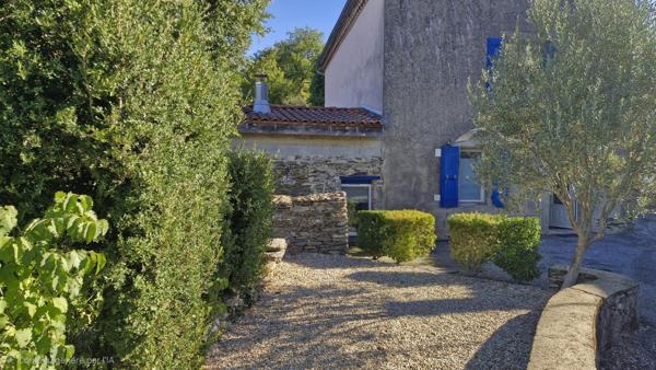 Maison avec jardin et terrasses vendue louée