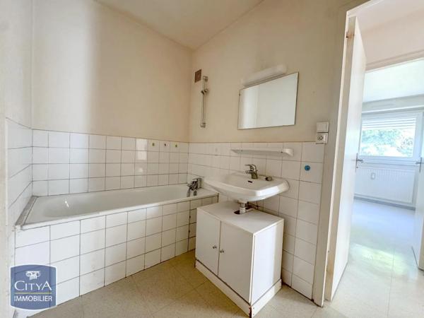 Appartement à louer 2 pièces 49.42m² Mâcon (71000)