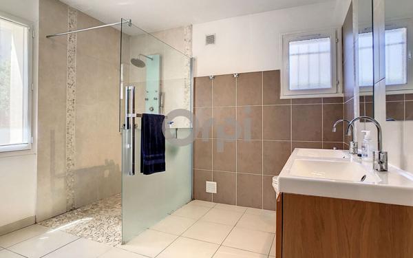 Maison à vendre    5 pièces • 160,43 m2 Roquebrune-sur-Argens