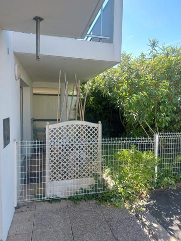 Studio avec terrasse en bail meublé à l’année quartier les Minimes