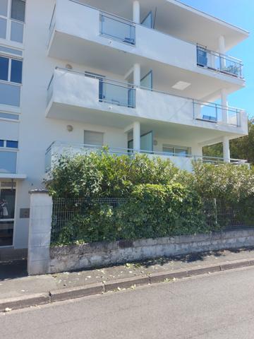 Studio avec terrasse en bail meublé à l’année quartier les Minimes