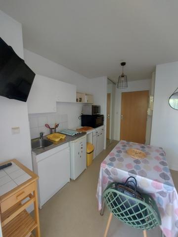 Studio avec terrasse en bail meublé à l’année quartier les Minimes