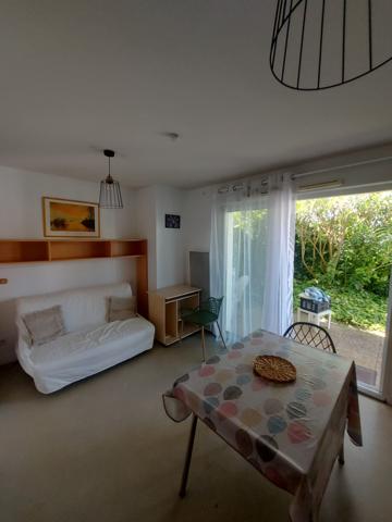 Studio avec terrasse en bail meublé à l’année quartier les Minimes