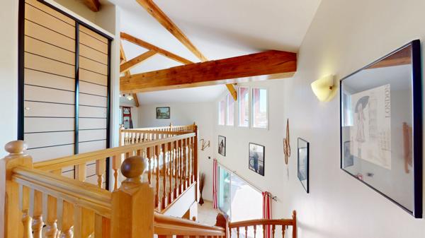 Maison familiale avec piscine et sous-sol