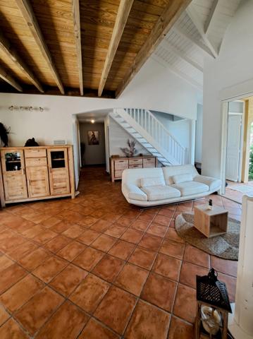 Le Moule — Maison familiale 188 m² avec piscine sur terrain de 1 226 m²