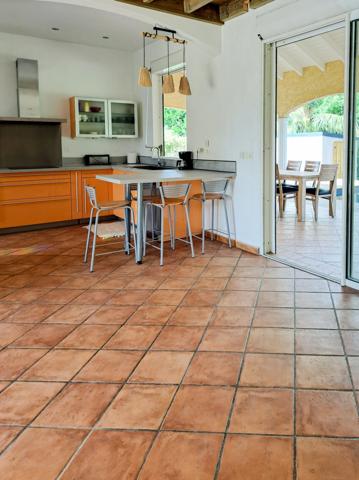 Le Moule — Maison familiale 188 m² avec piscine sur terrain de 1 226 m²