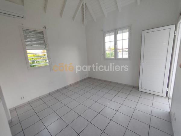 Location
                Maison119,9 m² - 4 Pièces -
                    LES ABYMES (97139)
