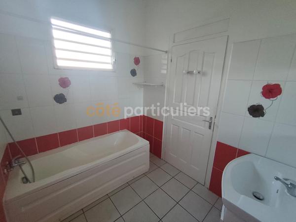 Location
                Maison119,9 m² - 4 Pièces -
                    LES ABYMES (97139)