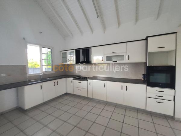 Location
                Maison119,9 m² - 4 Pièces -
                    LES ABYMES (97139)