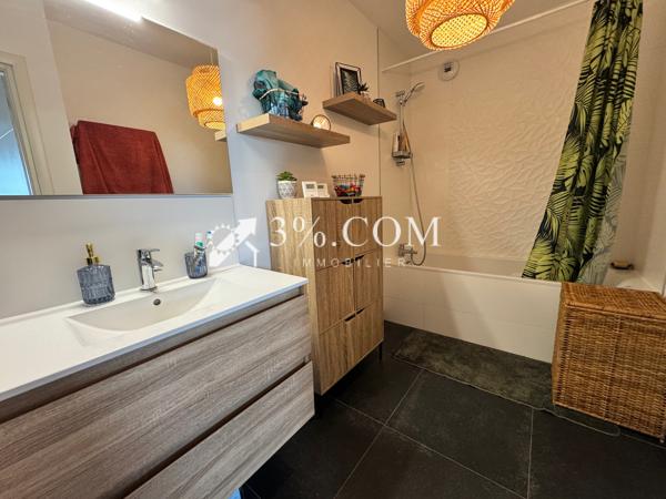 Appartement
                                                                                                                                                                                                                                                                                                                        4 pièce(s)                                                                                                                                                                                                          3 chambre(s)                                                                                                                                                                                                          82  m²