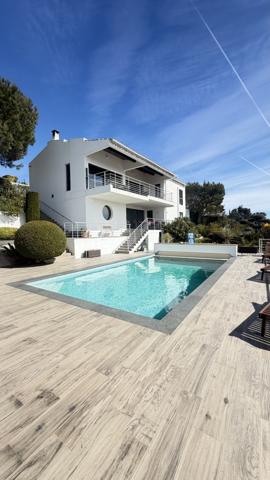 Carnoux-en-Provence (13470) MAISON D'ARCHITECTE CONTEMPORAINE