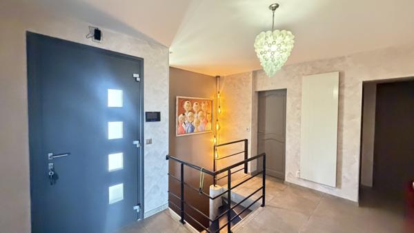 Carnoux-en-Provence (13470) MAISON D'ARCHITECTE CONTEMPORAINE