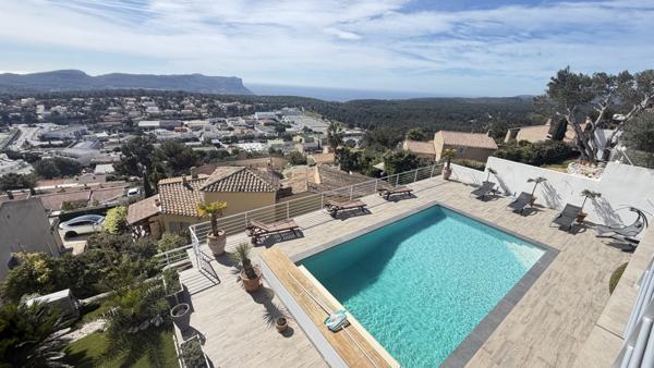 Carnoux-en-Provence (13470) MAISON D'ARCHITECTE CONTEMPORAINE