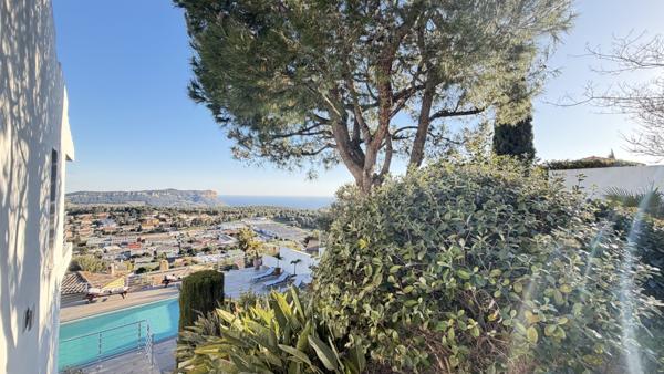 Carnoux-en-Provence (13470) MAISON D'ARCHITECTE CONTEMPORAINE
