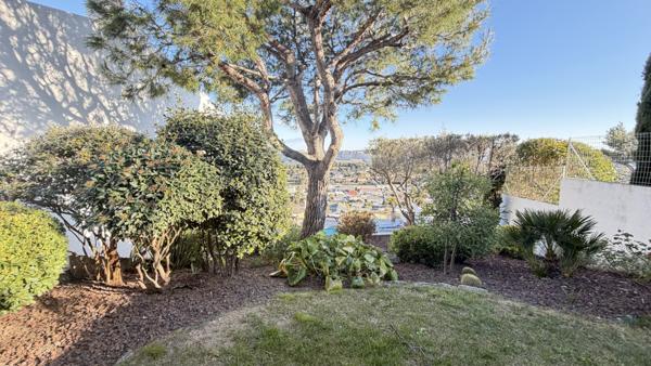 Carnoux-en-Provence (13470) MAISON D'ARCHITECTE CONTEMPORAINE