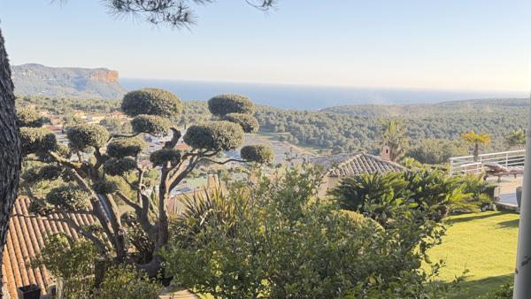 Carnoux-en-Provence (13470) MAISON D'ARCHITECTE CONTEMPORAINE