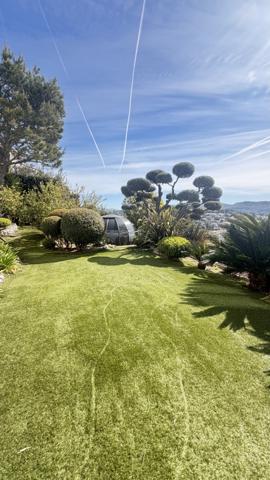 Carnoux-en-Provence (13470) MAISON D'ARCHITECTE CONTEMPORAINE