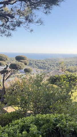 Carnoux-en-Provence (13470) MAISON D'ARCHITECTE CONTEMPORAINE