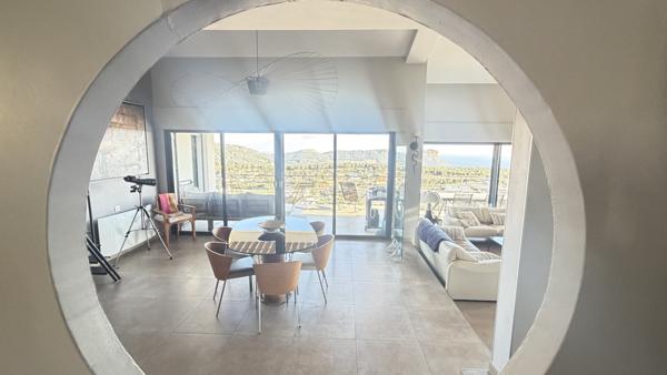 Carnoux-en-Provence (13470) MAISON D'ARCHITECTE CONTEMPORAINE