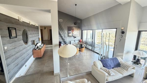 Carnoux-en-Provence (13470) MAISON D'ARCHITECTE CONTEMPORAINE