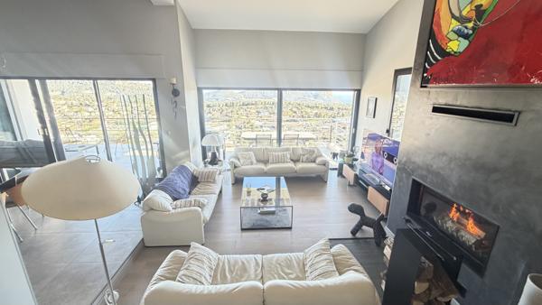 Carnoux-en-Provence (13470) MAISON D'ARCHITECTE CONTEMPORAINE