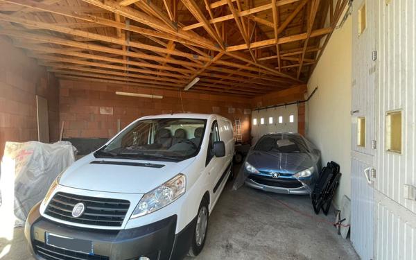 Maison à vendre    5 pièces •  Saint-Pierre-le-Vieux