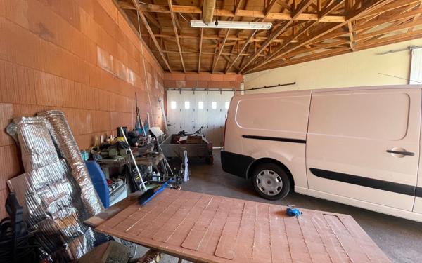 Maison à vendre    5 pièces •  Saint-Pierre-le-Vieux