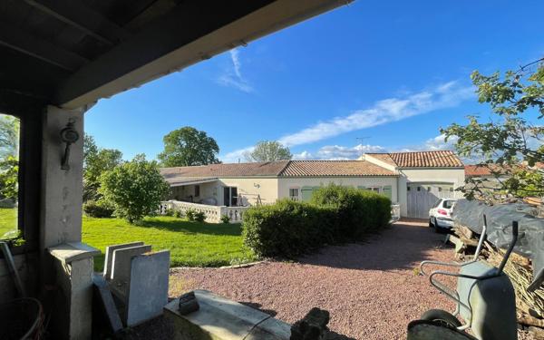 Maison à vendre    5 pièces •  Saint-Pierre-le-Vieux