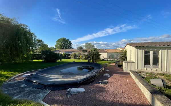 Maison à vendre    5 pièces •  Saint-Pierre-le-Vieux