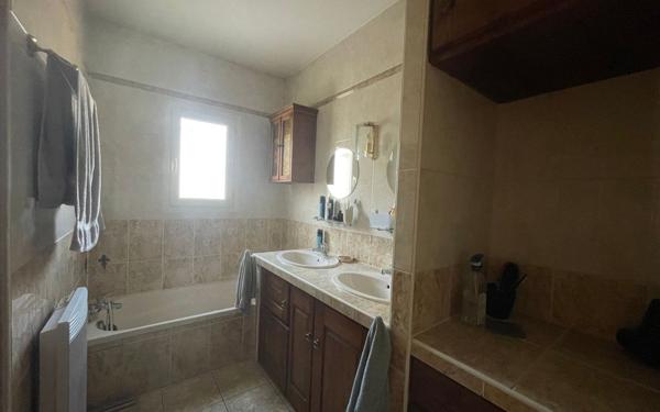 Maison à vendre    5 pièces •  Saint-Pierre-le-Vieux