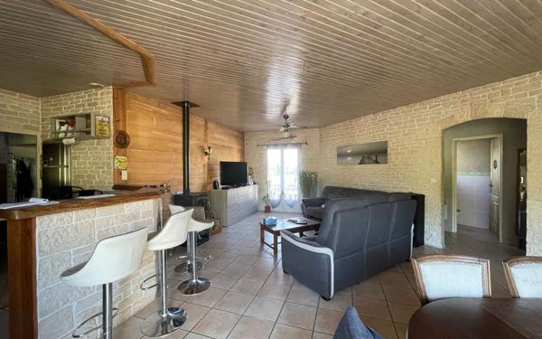 Maison à vendre    5 pièces •  Saint-Pierre-le-Vieux